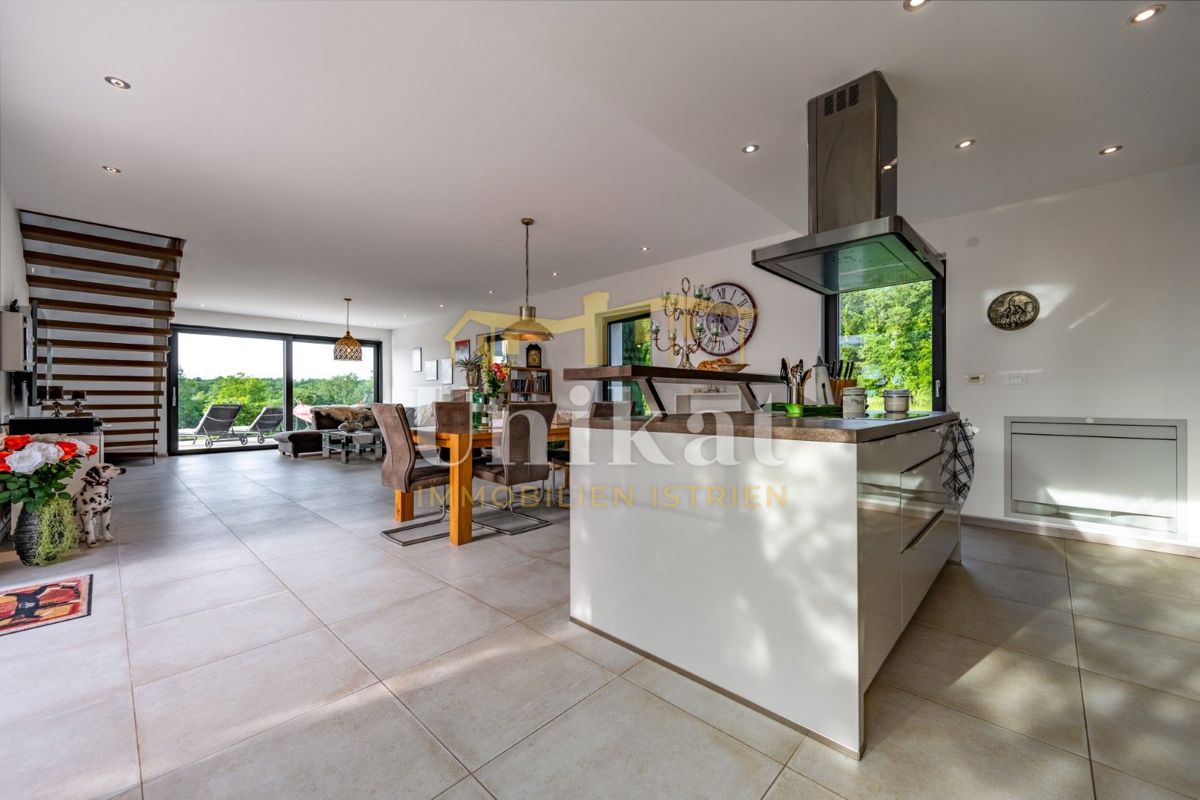 Casa di lusso con garage sotterraneo - 3 km dal mare